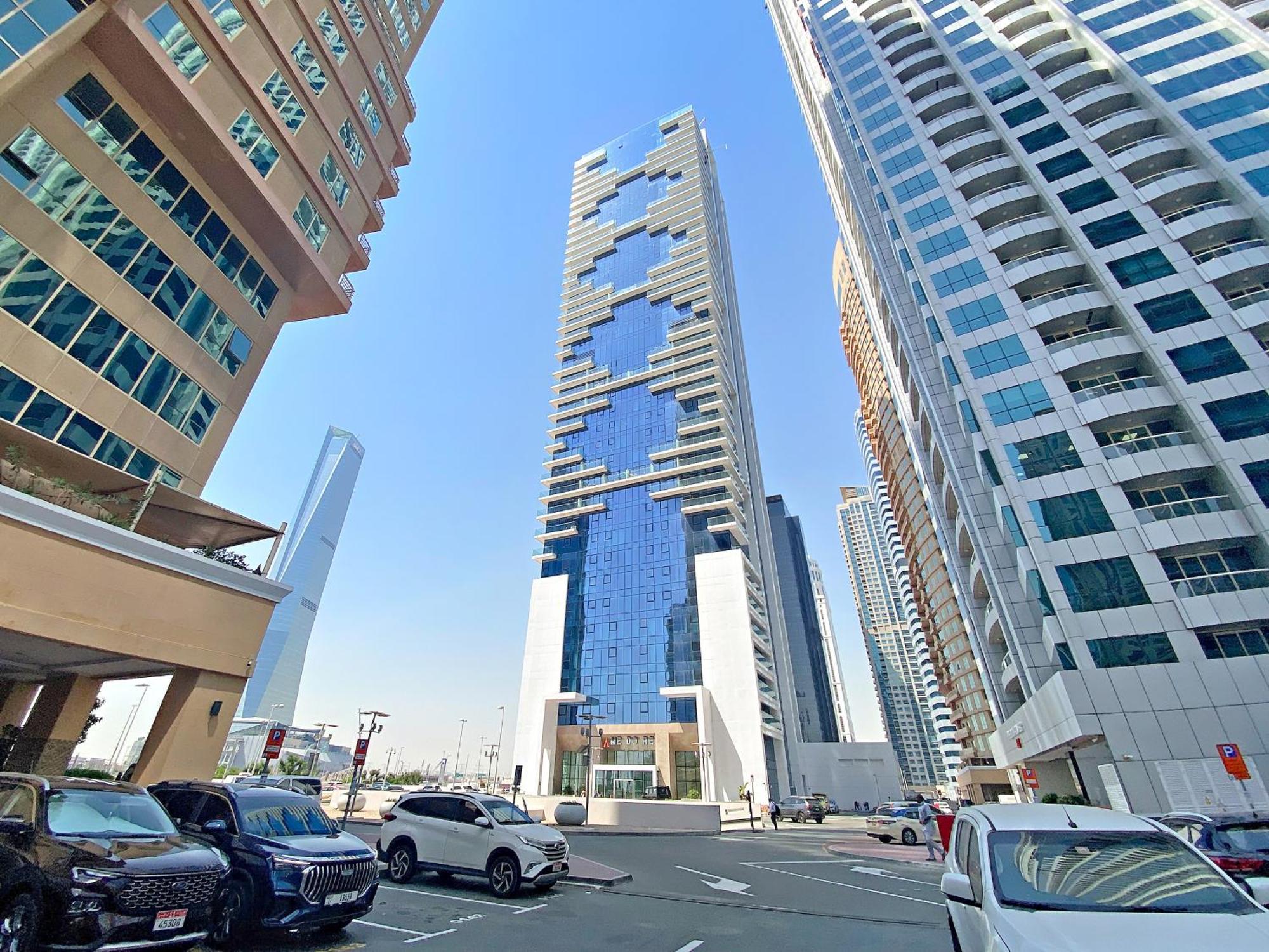 Brand New Luxurious 3br - Pool, Gym & Uptown Views * Dubai
